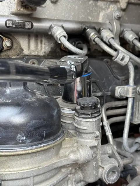 Fuel filter service